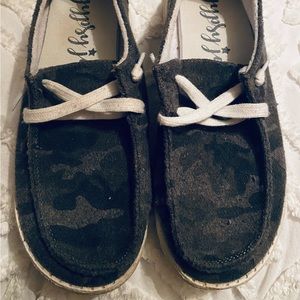 Gypsy Jazz slip on hey dude type shoe 7